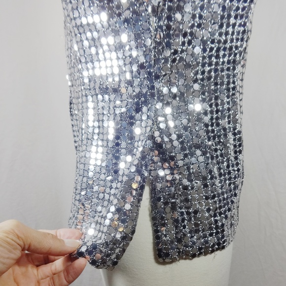 L.A. GLO Silver Metallic Strapped Top Size 9/10 - Picture 4 of 8